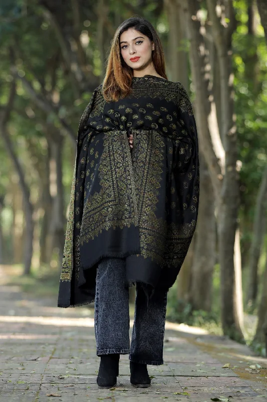 BLACK COLOUR  SHAWL DEFINES WITH ZARI & KANI WORK ROYAL AND LUXURIOUS EXTREMELY COMFORTABLE FOR ALL EVENTS Warm Cashmere Shawl Cape