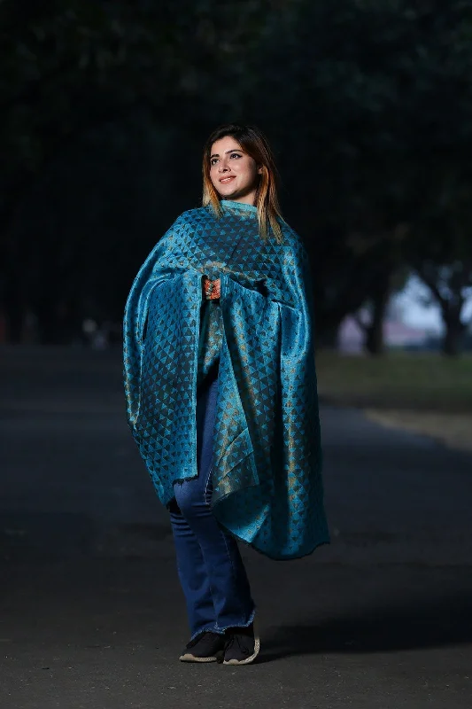 MARINE AQUA BLUE COLOUR FINE WOOL PYRAMID PATTERN SHAWL DEFINES FEMINISM AND ENHANCES SOPHISTICATION Soft Summer Shawl Wrap